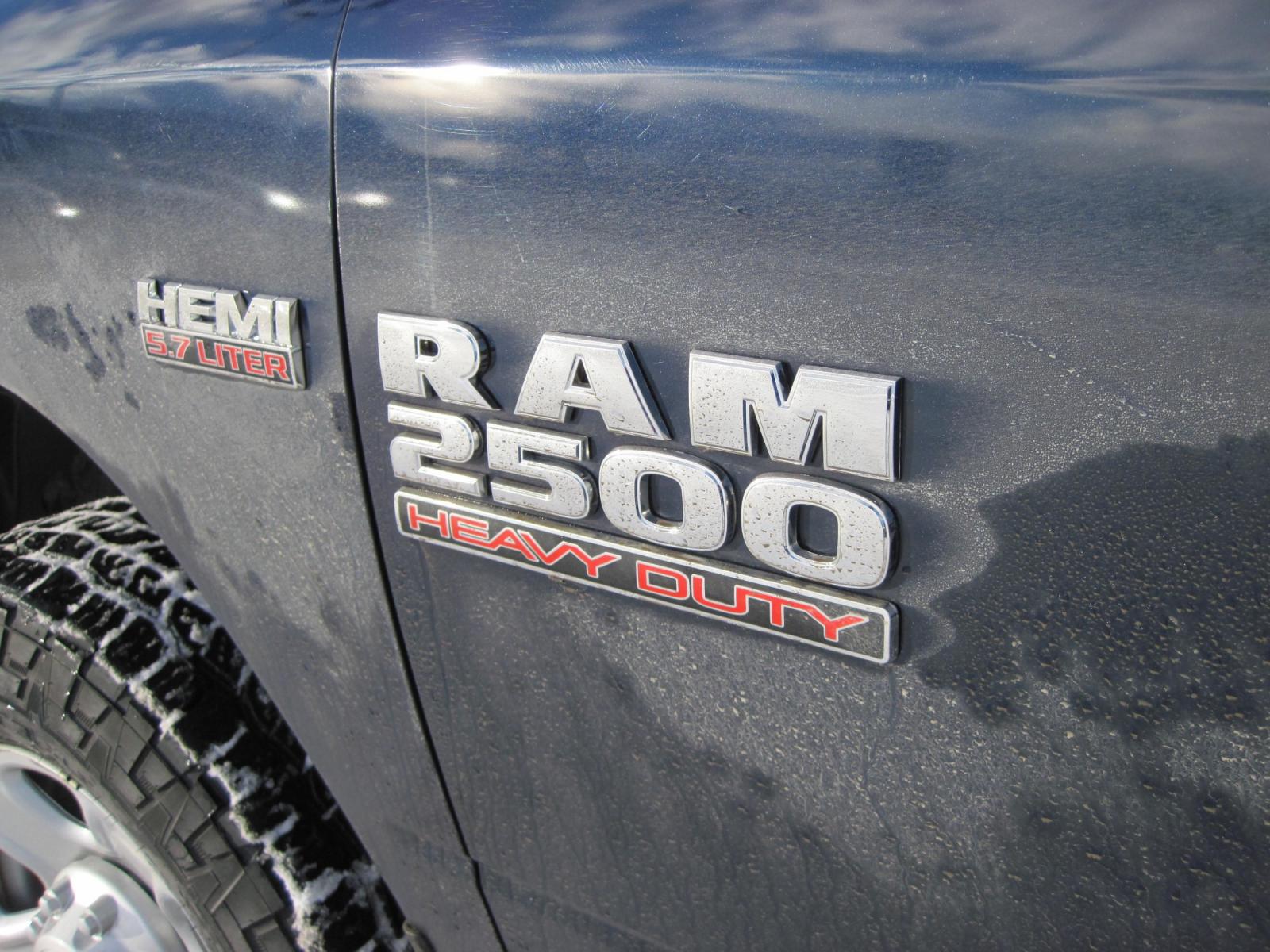 2014 RAM 2500 Tradesman Crew Cab 4WD (3C6TR5HT1EG) with an 3.6L V6 DOHC 24V engine, located at 9530 Old Seward Highway, Anchorage, AK, 99515, (907) 349-3343, 61.134140, -149.865570 - Photo #7